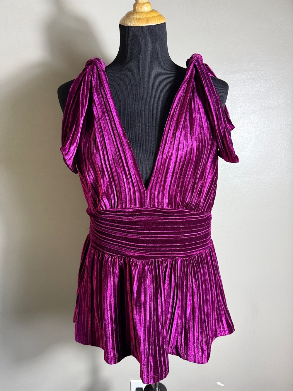 VENUS Plunging V-Neck Pleated Magenta Velvet Peplum Top Tie Shoulder Straps Sz L